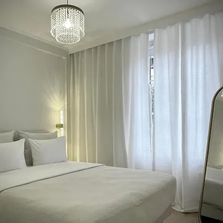 Elegant Near The European Quarter 아파트 *